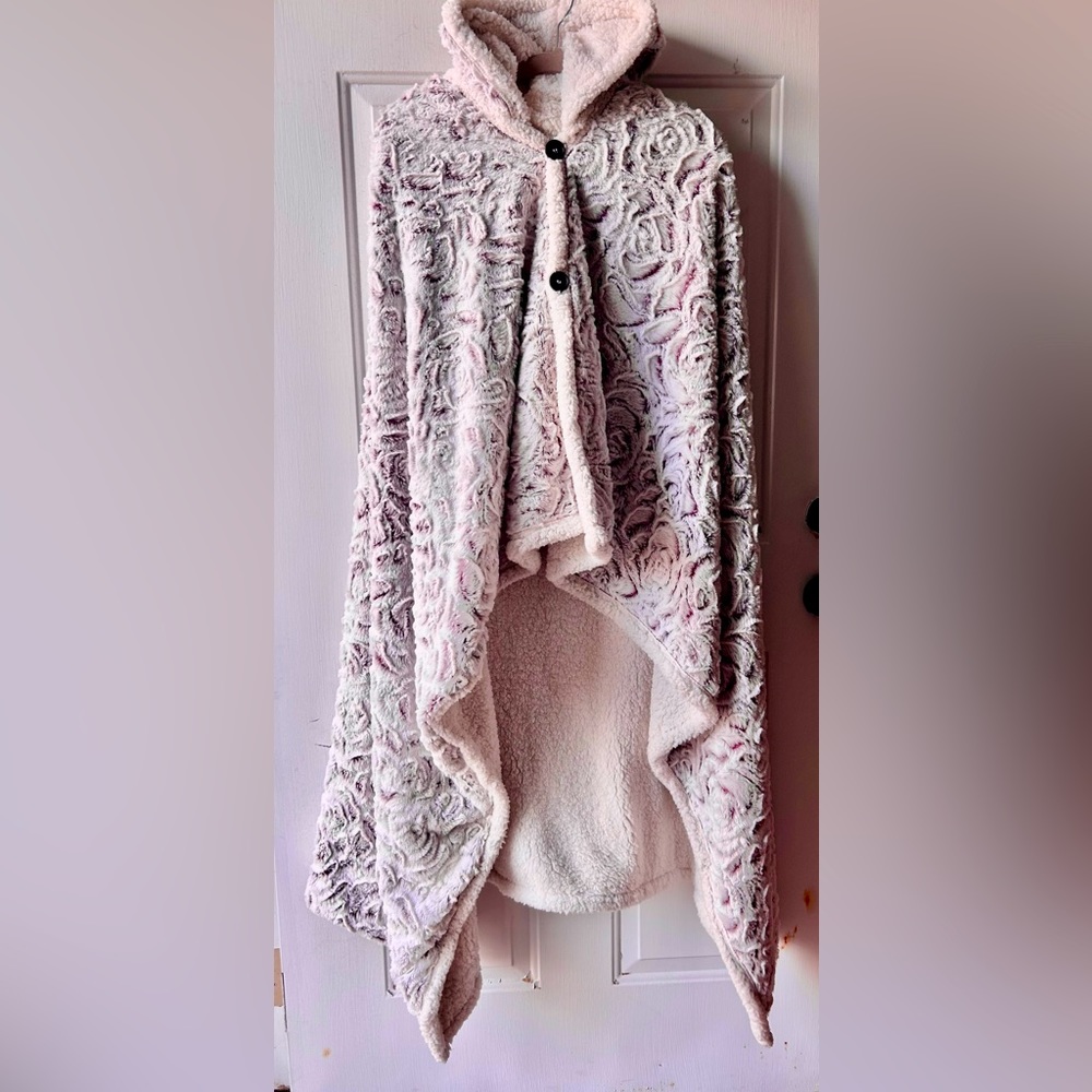 Hooded faux fur throw.